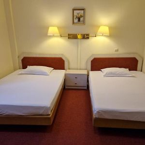 Zimmer mit zwei Einzelbetten